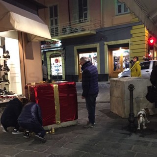 Sanremo: vacanze, sicurezza e un’opinione comune sui ‘New Jersey’ in centro: “Sono brutti e smorzano l’atmosfera natalizia, ma servono” (Foto)