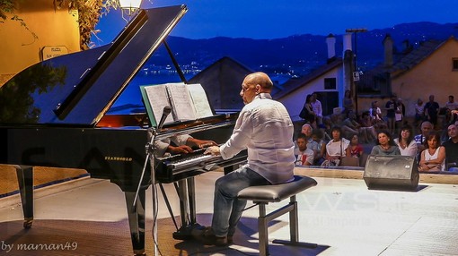 Cervo: successo di pubblico ieri per la 'Notte Romantica', le immagini e le foto di Marcello Nan Cervo: successo di pubblico ieri per la 'Notte Romantica', le immagini e le foto di Marcello Nan