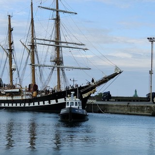 Grande interesse da tutta la provincia per la nave scuola 'Palinuro' da domani visitabile in banchina Aicardi ad Imperia Grande interesse da tutta la provincia per la nave scuola 'Palinuro' da domani visitabile in banchina Aicardi ad Imperia