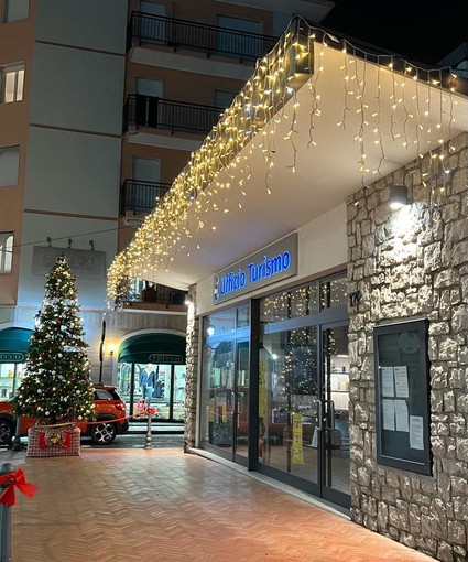 Bordighera, musica e animazione per la vigilia di Natale (Foto) Bordighera, musica e animazione per la vigilia di Natale (Foto)