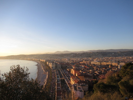 Dalla Costa Azzurra: iniziano i vaccini nelle farmacie, attesa per l'eventuale nuovo lock down nel weekend