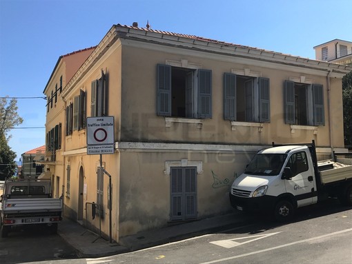 Sanremo: Il Sacro Cuore di Bussana continuerà a battere, dopo un'estate di incertezze a settembre l'asilo riaprirà. In questi giorni sono iniziati i lavori alle Opere Parrocchiali