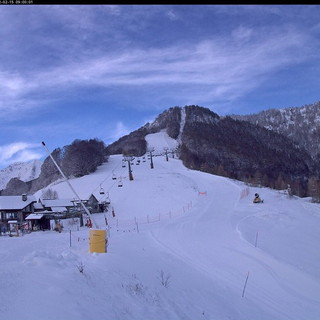 Natale tra pioggia, vento e grandi nevicate: fino a un metro di neve su Alpi e basso Piemonte, disagi alla viabilità