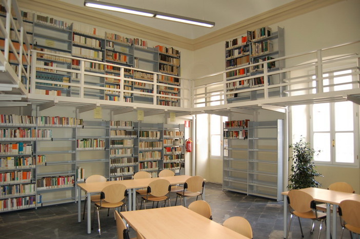 Sanremo: a luglio biblioteca chiusa nel pomeriggio, la forte protesta di una studentessa e del suo gruppo di colleghi