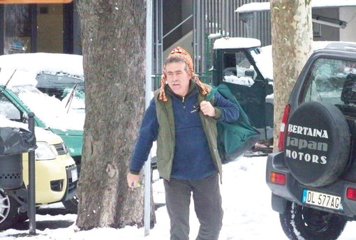 Triora: ieri forte nevicata, il Sindaco partecipa allo sgombero della neve