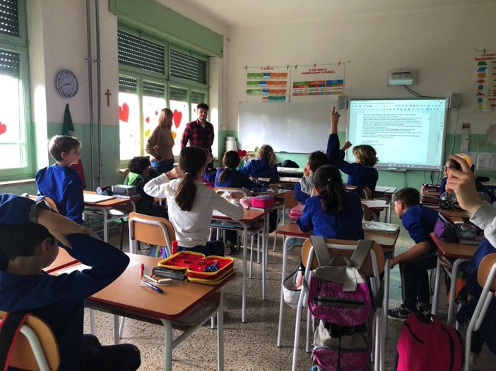 La lezione alla Primaria di via Pelloux La lezione alla Primaria di via Pelloux