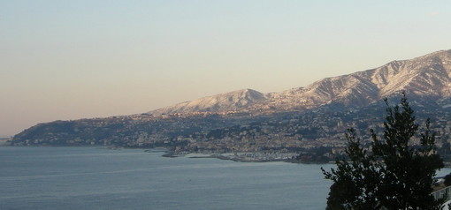 Sanremo: le foto della nevicata di ieri scattate da due lettori in frazione Coldirodi Sanremo: le foto della nevicata di ieri scattate da due lettori in frazione Coldirodi