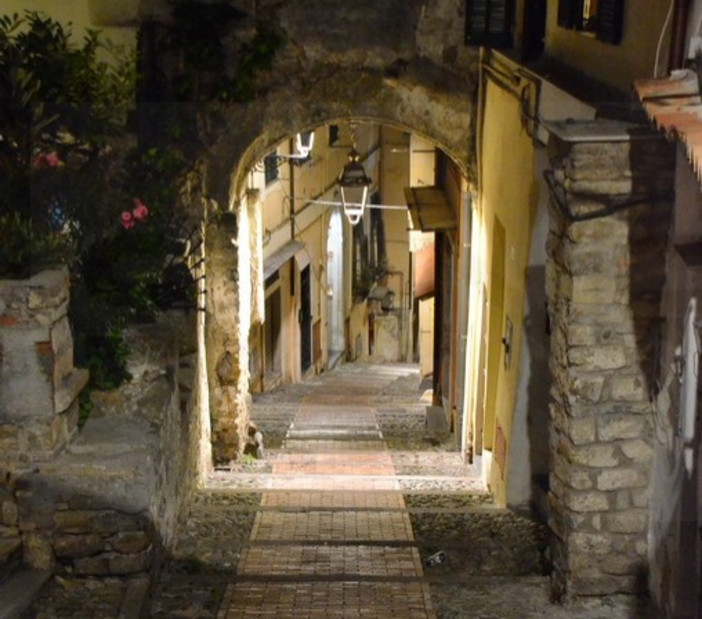 Sanremo: cantieri bloccati nel centro storico, senza aree di carico e scarico in via Rocca per le imprese fioccano multe Sanremo: cantieri bloccati nel centro storico, senza aree di carico e scarico in via Rocca per le imprese fioccano multe