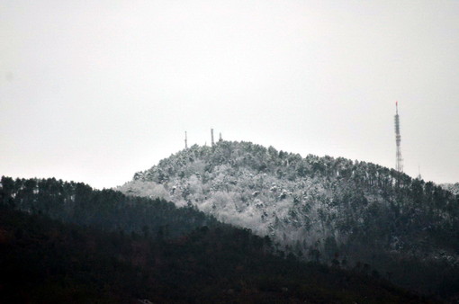 L’inverno arriva in Liguria: neve a bassa quota tra Genova e Savona, temperature in forte calo anche nell’Imperiese