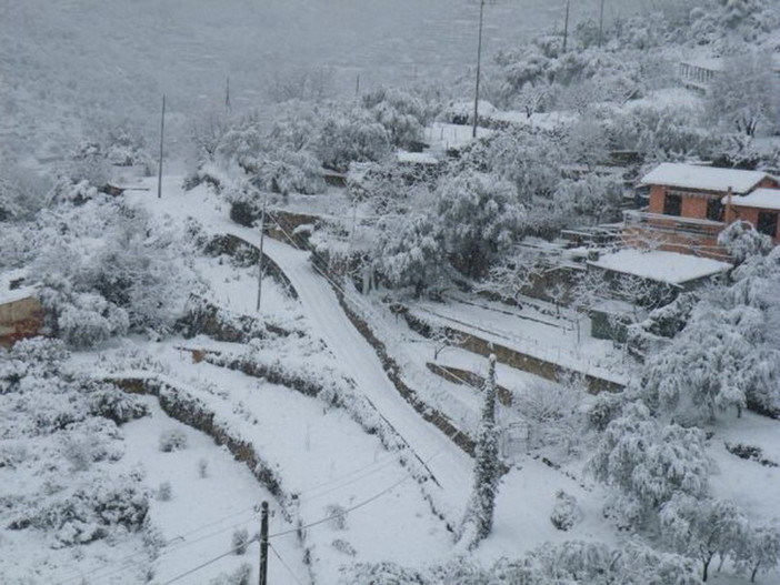 Maltempo: nevica sul basso Piemonte, e sulle strade che portano al Nord. Buone notizie per gli sciatori