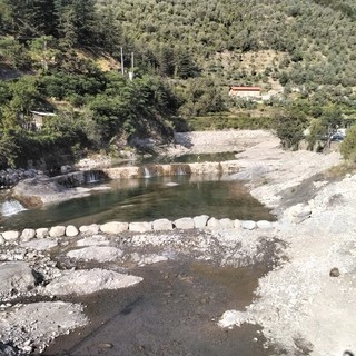 Badalucco: terminati i lavori, ecco il nuovo 'laghetto' sul torrente Argentina. Arriveranno anche le 'spiagge' (Foto)