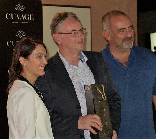 Grande successo per lo scrittore ligure Roberto Centazzo alle "Notti Nere" di Acqui Terme Grande successo per lo scrittore ligure Roberto Centazzo alle "Notti Nere" di Acqui Terme