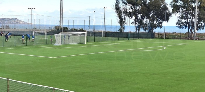 Il nuovo campo da calcio in sintetico di Pian di Poma Il nuovo campo da calcio in sintetico di Pian di Poma