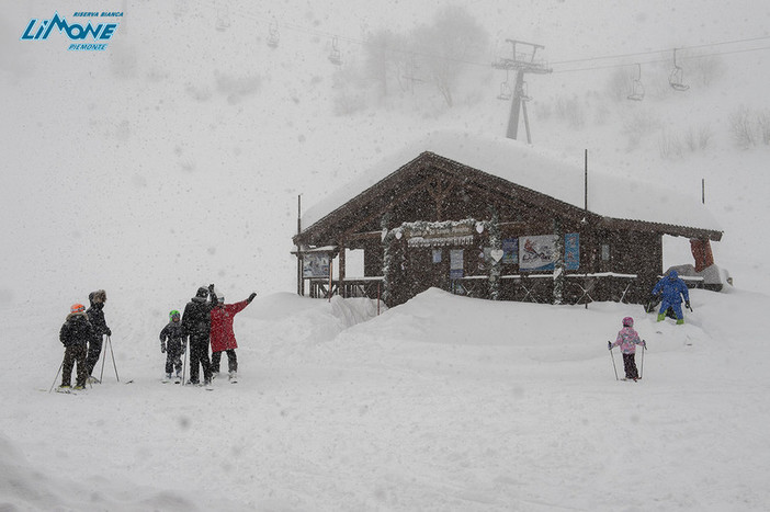 Finalmente a Limone Piemonte sarà un Natale con la neve: il manto bianco varia da 50 cm a un metro