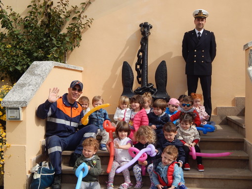 Sanremo: i bimbi del Nido 'La Nuvola' alla scoperta dell'affascinante mondo della Capitaneria di Porto