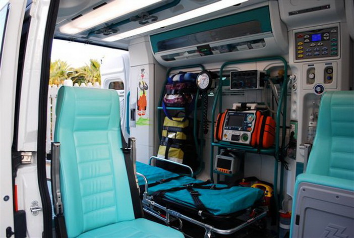 Maltempo sulla nostra provincia: un'ambulanza della Croce D'Oro bloccata a Pieve di Teco per la neve