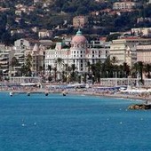 Pescatori in protesta, bloccato il porto di Nizza: sei barche all’ingresso, poi in serata il via libera