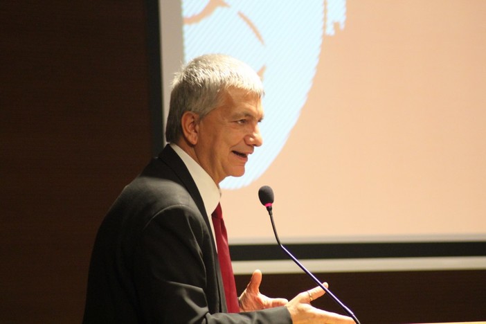 Imperia: oltre 300 persone ad ascoltare il leader di Sel, Nichi Vendola. "L'Italia ha un debito di civiltà, noi lo salderemo"