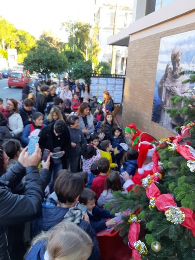 Sanremo: a San Martino si accende il Natale, si parte con “Dona un addobbo al tuo quartiere” Sanremo: a San Martino si accende il Natale, si parte con “Dona un addobbo al tuo quartiere”