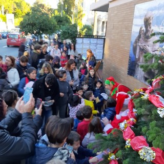 Sanremo: a San Martino si accende il Natale, si parte con “Dona un addobbo al tuo quartiere” Sanremo: a San Martino si accende il Natale, si parte con “Dona un addobbo al tuo quartiere”