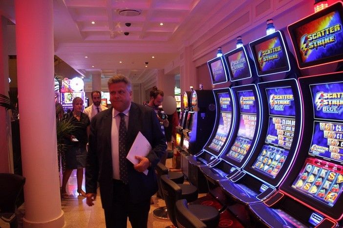 Grande successo per il Capodanno dai mille colori al Casino di Sanremo: confermate le anticipazioni sugli incassi Grande successo per il Capodanno dai mille colori al Casino di Sanremo: confermate le anticipazioni sugli incassi