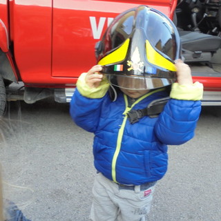 Sanremo: i bambini del nido 'La Cicogna' hanno visitato il distaccamento dei Vigili del Fuoco