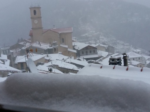 Le immagini della nevicata a Bajardo Le immagini della nevicata a Bajardo