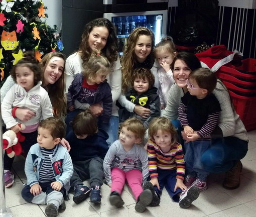 I bambini del nido d’infanzia 'Mio Piccolo Mio' di Imperia in 'Tutti insieme per l’albero'
