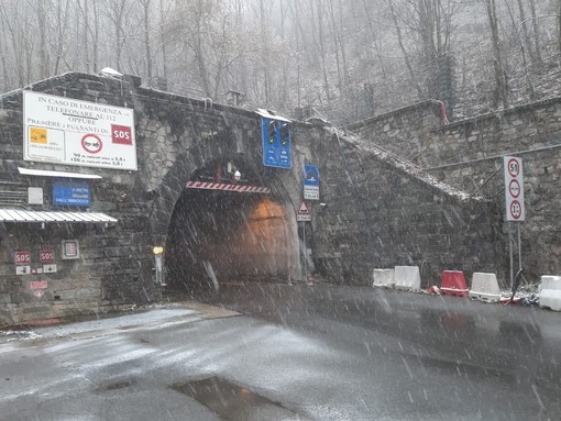 Sulla costa pioggia e freddo sulle montagne liguri: attenzione perchè nevica sul Colle di Tenda (Foto) Sulla costa pioggia e freddo sulle montagne liguri: attenzione perchè nevica sul Colle di Tenda (Foto)