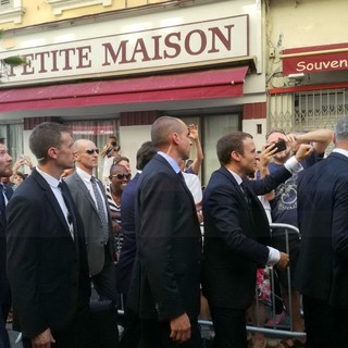 Nizza: proseguono le cerimonie per ricordare l'attentato dell'anno scorso, arrivato in città il presidente Macron Nizza: proseguono le cerimonie per ricordare l'attentato dell'anno scorso, arrivato in città il presidente Macron