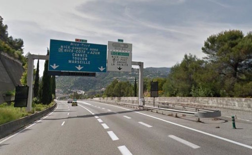 A Nizza torna l’incubo del ‘vol à la portière’, le testimonianza di una donna di Vallecrosia: “Ero in auto con mio figlio quando mi hanno circondata tre incappucciati”