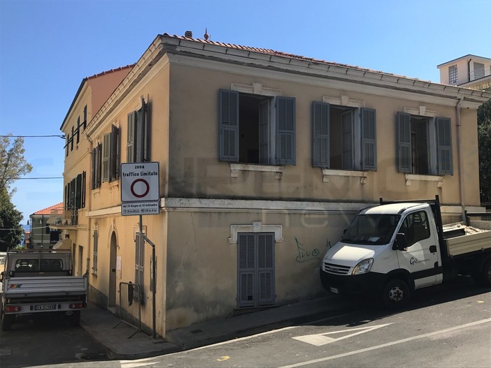 Sanremo: Il Sacro Cuore di Bussana continuerà a battere, dopo un'estate di incertezze a settembre l'asilo riaprirà. In questi giorni sono iniziati i lavori alle Opere Parrocchiali