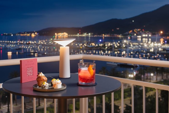 NH La Spezia, The Red Lighthouse Rooftop Bar NH La Spezia, The Red Lighthouse Rooftop Bar