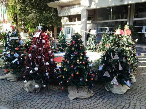 Babbo Natale regala i parcheggi gratis delle domeniche di Diano Marina per la corsa ai regali dei prossimi giorni