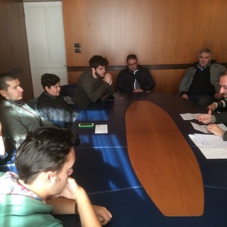 Imperia: Provincia, il presidente Natta incontra una delegazione di studenti delle scuole medie superiori Imperia: Provincia, il presidente Natta incontra una delegazione di studenti delle scuole medie superiori