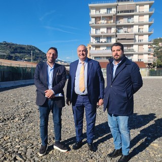 Nuovo parcheggio a Vallecrosia, il sindaco Perri: "Quaranta posti auto a disposizione dei cittadini" (Foto e video)