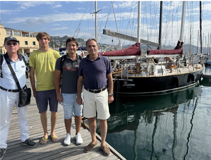 'Sta-Italia' a Sanremo: incontro del vice presidente con due allievi che hanno navigato sulla Palinuro 'Sta-Italia' a Sanremo: incontro del vice presidente con due allievi che hanno navigato sulla Palinuro