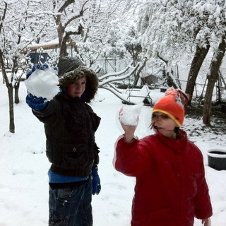 Sanremo: nevicata in atto sulle alture, foto da Borello con 8 cm di neve e -2 di temperatura