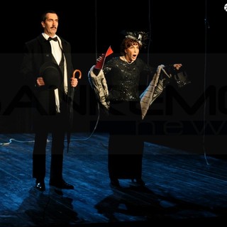 Sanremo: ieri sera al Teatro dell'Opera del Casinò la commedia 'Nudi e Crudi', le foto di Angela Perri