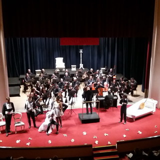 Grande successo per il ritorno dell’Opera al Teatro del Casinò di Sanremo con “Le nozze di Figaro”: ora si replica al Teatro “G. Chiabrera” di Savona Grande successo per il ritorno dell’Opera al Teatro del Casinò di Sanremo con “Le nozze di Figaro”: ora si replica al Teatro “G. Chiabrera” di Savona