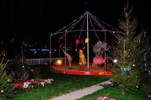 Ecco le foto di Franco Magnetto del Natale 2014 a Mentone. Il tema è il Circo... 'Tutti in pista'