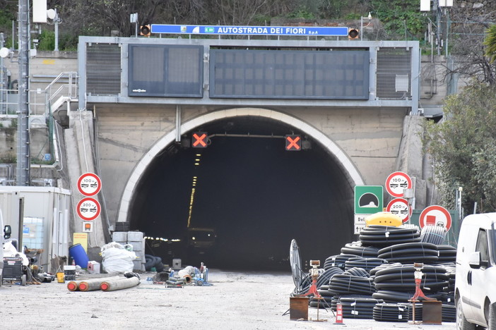 Ventimiglia: giornata dell'inaugurazione della nuova barriera ma in autostrada lunghe code per un incidente al confine