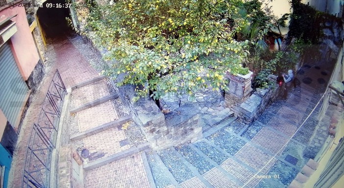 Sanremo: da ieri anche la zona di Santa Brigida nella Pigna è controllata dalle telecamere di sorveglianza (Foto) Sanremo: da ieri anche la zona di Santa Brigida nella Pigna è controllata dalle telecamere di sorveglianza (Foto)