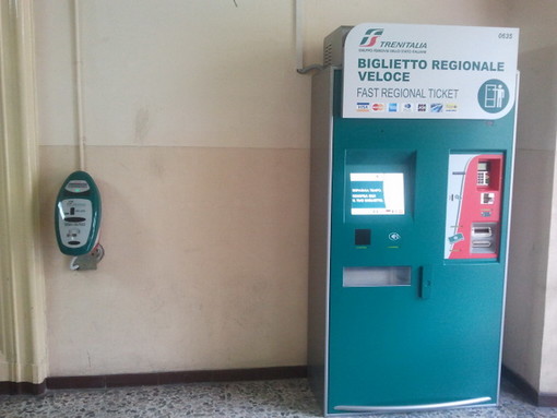 Imperia: ecco le macchine obliteratrici installate da Trenitalia, presente all'inaugurazione Giancarlo Manti (PD)