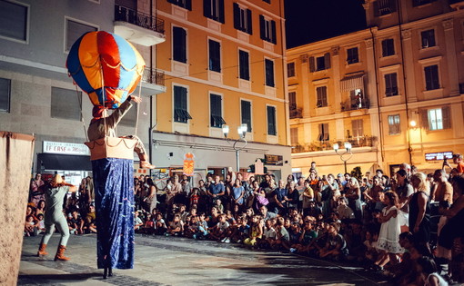 Sanremo: grande successo per la 'Notte Bianca delle Storie' in piazza Borea D’Olmo Sanremo: grande successo per la 'Notte Bianca delle Storie' in piazza Borea D’Olmo