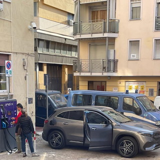 Ventimiglia: in funzione anche la settima colonnina da rifornimento per veicoli elettrici (Foto)