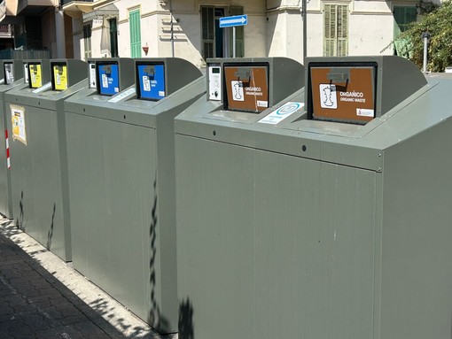 Sanremo, un cittadino: "Le isole ecologiche di via Pietro Agosti sacrificano troppi parcheggi" Sanremo, un cittadino: "Le isole ecologiche di via Pietro Agosti sacrificano troppi parcheggi"