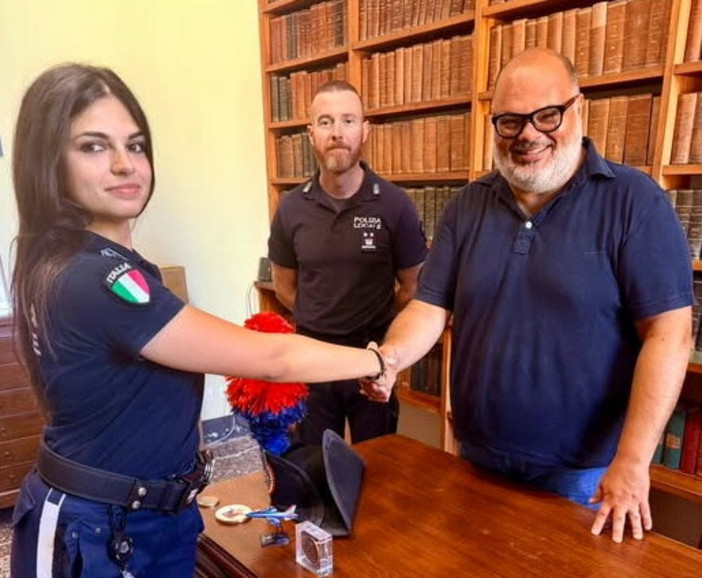 Riva Ligure, un nuovo agente entra in servizio nella Polizia Locale: "Più presenza sul territorio e una stagione estiva più sicura"