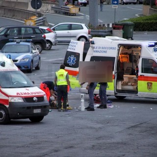 Ventimiglia: probabile overdose per due francesi all'autoporto, intervento del 118 e della Polizia (Foto) Ventimiglia: probabile overdose per due francesi all'autoporto, intervento del 118 e della Polizia (Foto)
