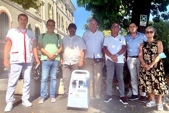 Sanremo: concentratore di ossigeno donato dal Rotary matuziano alla Fondazione 'Borea Massa' Sanremo: concentratore di ossigeno donato dal Rotary matuziano alla Fondazione 'Borea Massa'